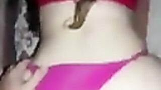 بتصرخ وتعيط من الألم والمتعة – سكس مصري